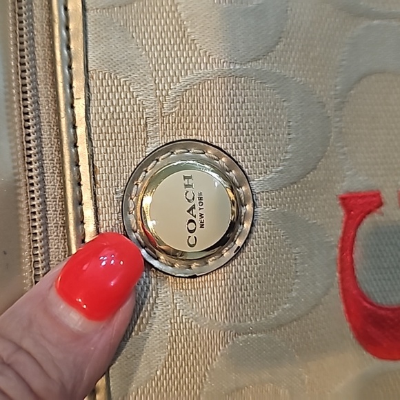 COACH  Wristlet - Picture 6 of 6